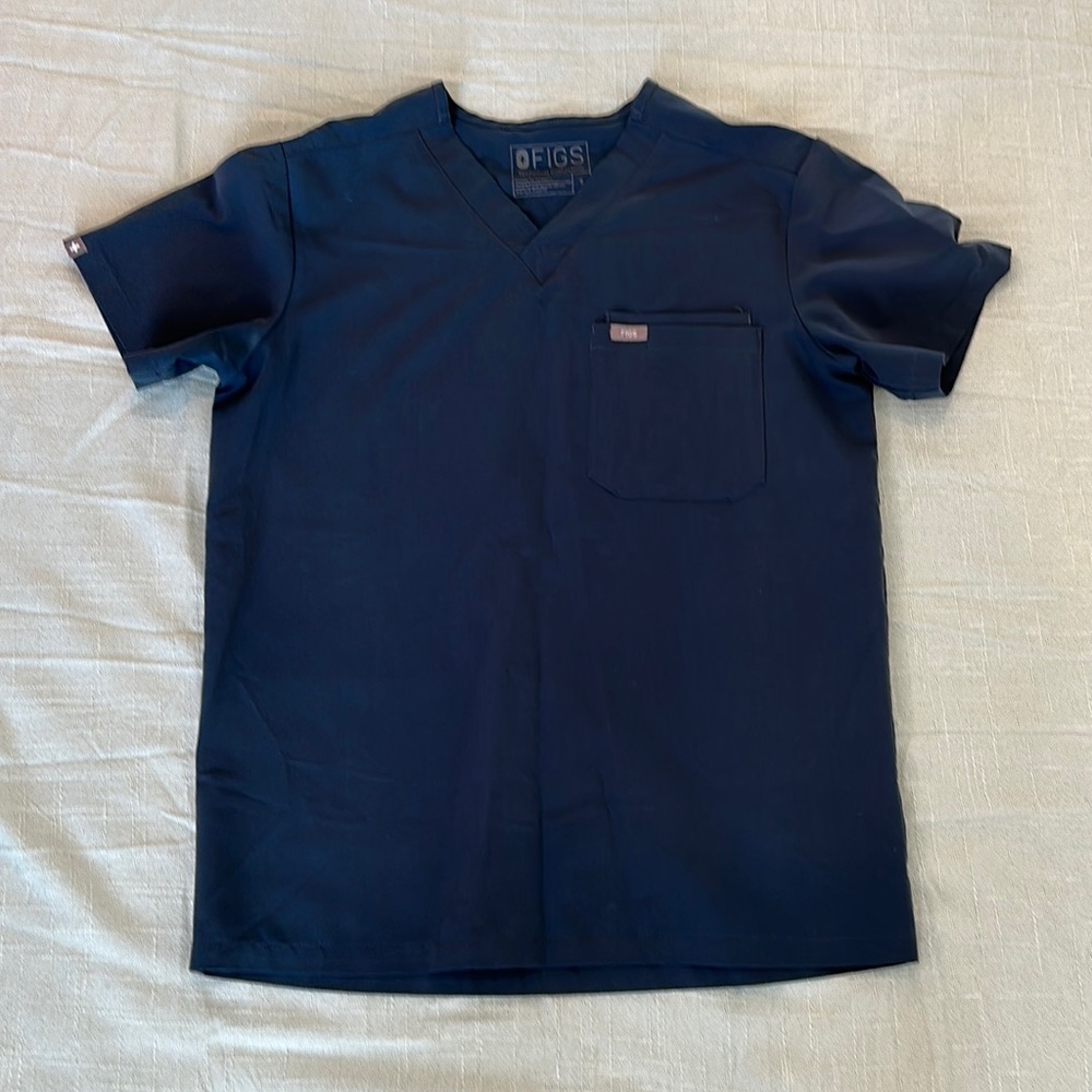 FIGS men dark harbor scrub top